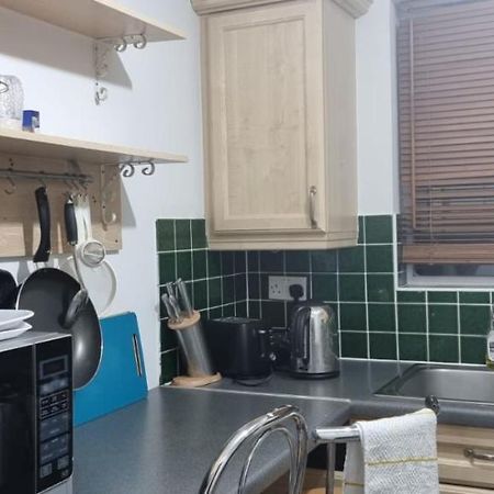 2 Bedroom Apartment - Greater London Dagenham Kültér fotó