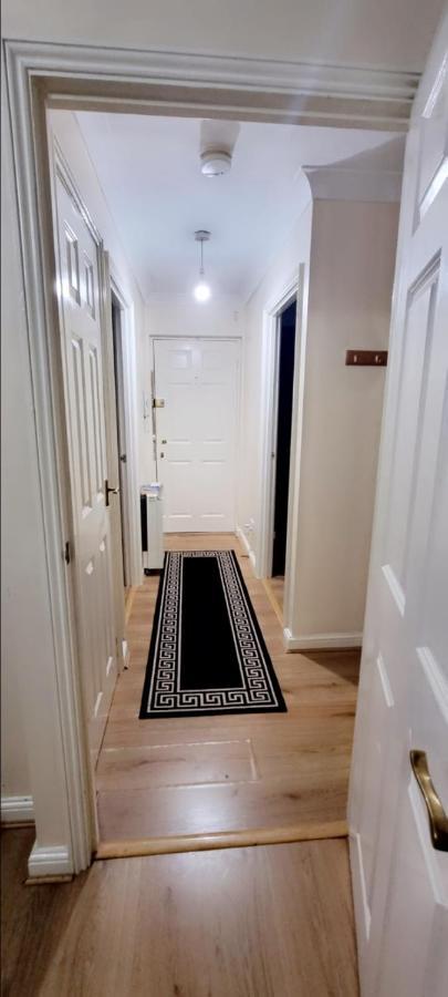 2 Bedroom Apartment - Greater London Dagenham Kültér fotó